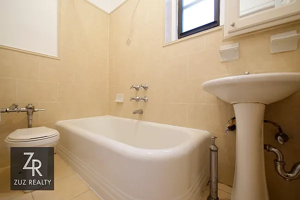 Rented by Zuz Realty | media 27