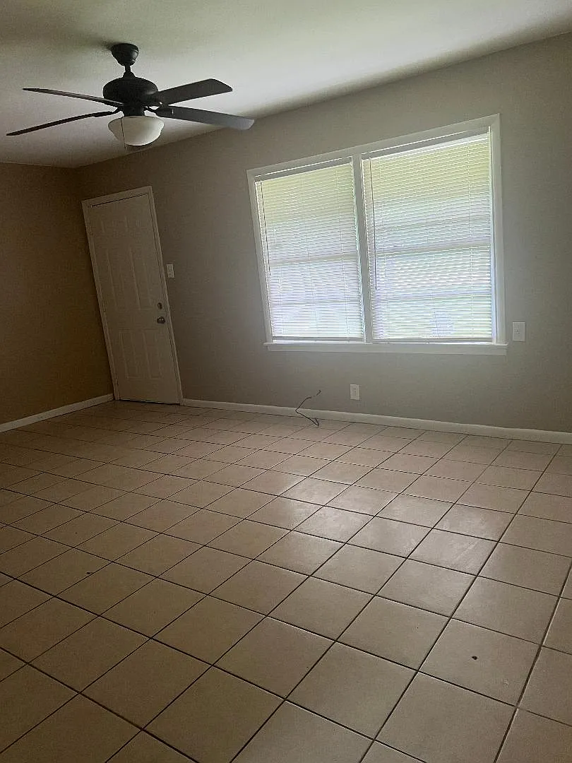 1107 Pirtle Street - 1 — Photo 3
