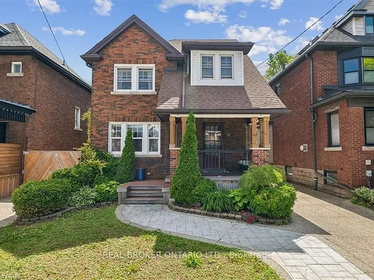 25 Ottawa St S — Photo 1