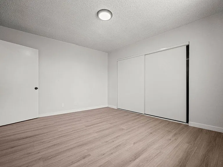 3907 Roxanne Ave #6 — Photo 16