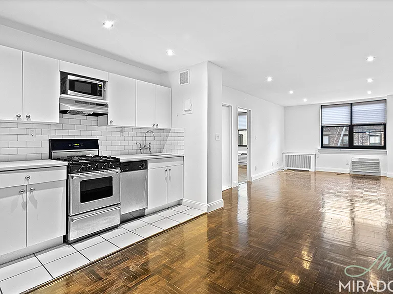 255 W 14th St #5J — Photo 1