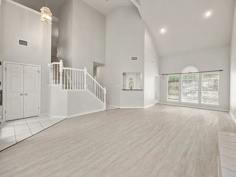 1604 Lakeway Blvd — Photo 6