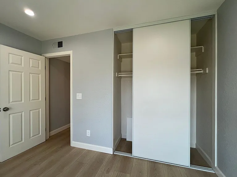 2020 Indiana St — Photo 14