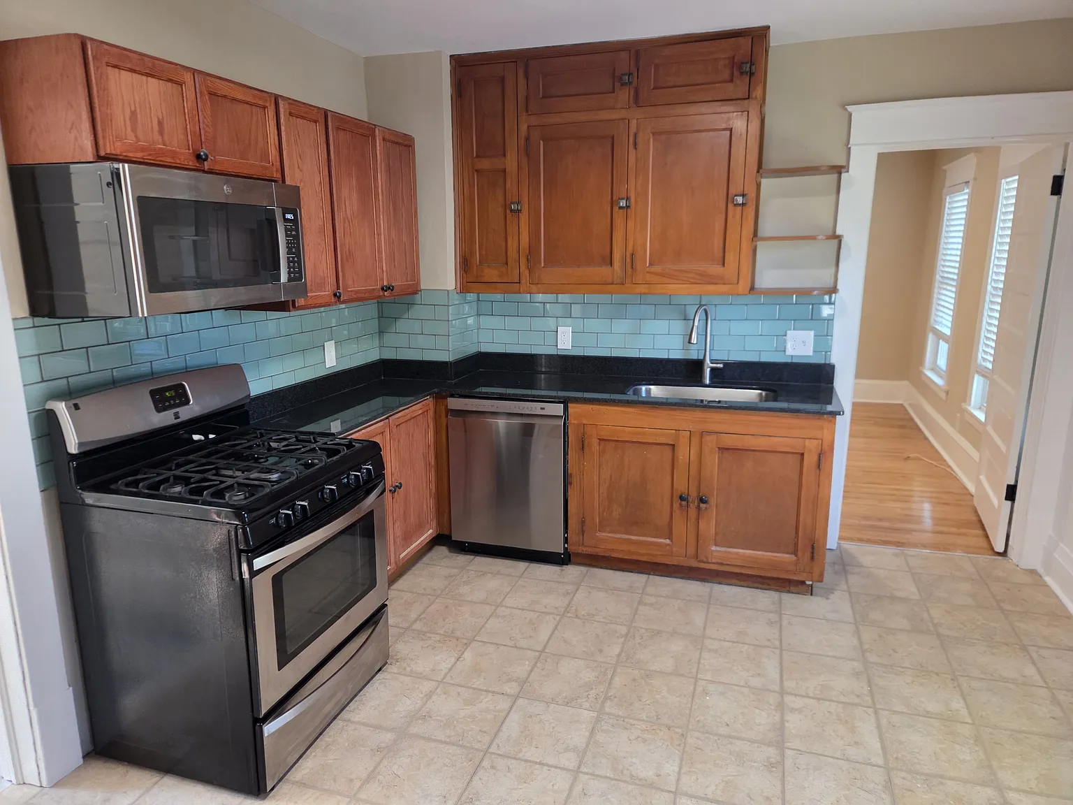 2 bed, 860 sqft, $1,795 — Photo 3