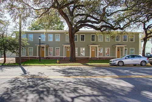 Bright 2BR Apartment in Historic Downtown with Gated Parking Discover modern living in Savannah's... Photo 1