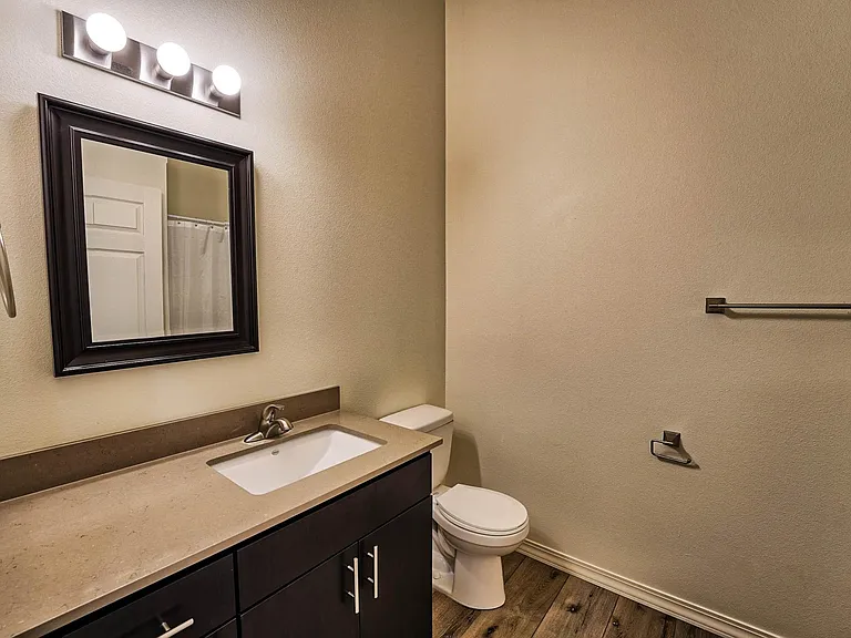 560 1st Ave N #109 — Photo 9