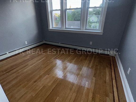 4th image of 14 Kensington Ave APT C2