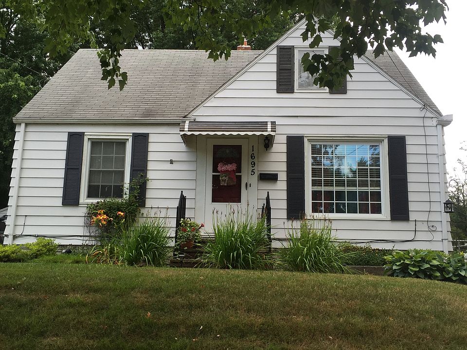 1st image of 1695 Oakwood Ave