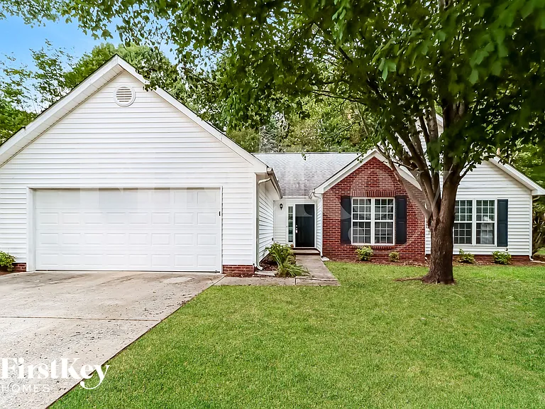 312 Edgemore Ct — Photo 3