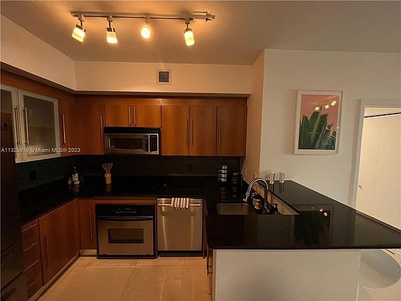 4th image of 335 Biscayne Blvd #4000