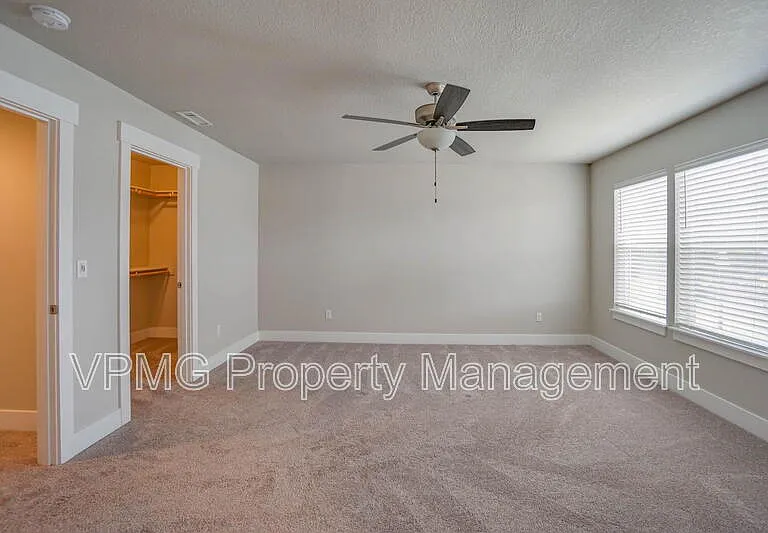 2928 NW 16th St — Photo 36