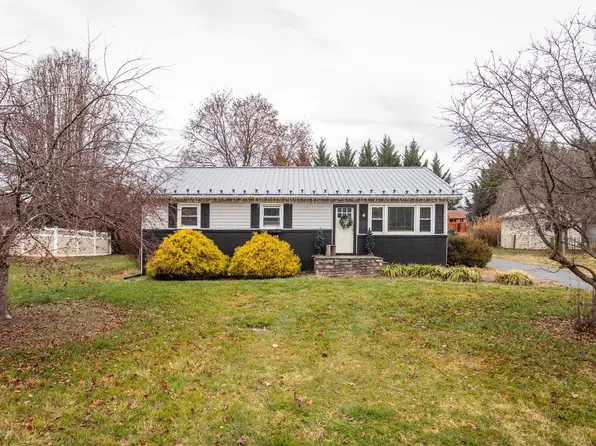 328 W Prospect Ave, Elkton, VA 22827