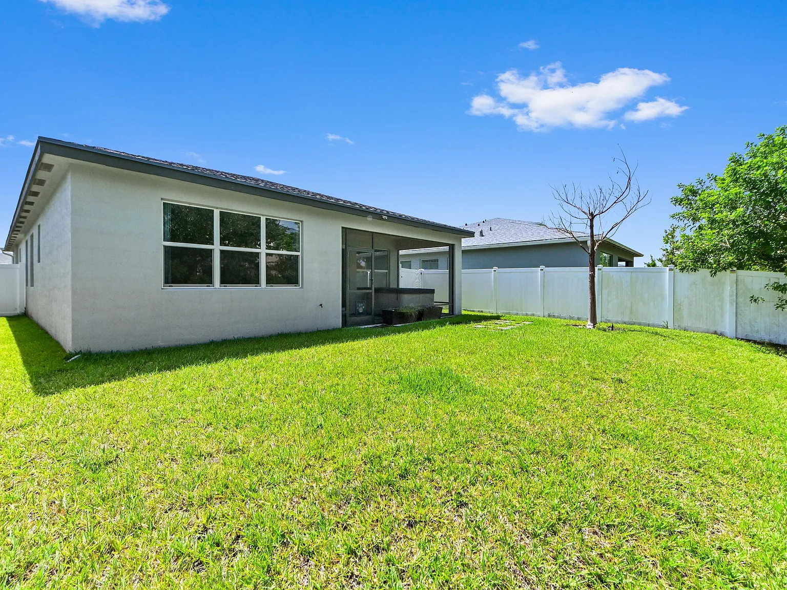 3 bed, 2.0 bath, 1724 sqft, $2,999 — Photo 3
