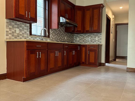 3rd image of 5702 Parsons Blvd Floor 1