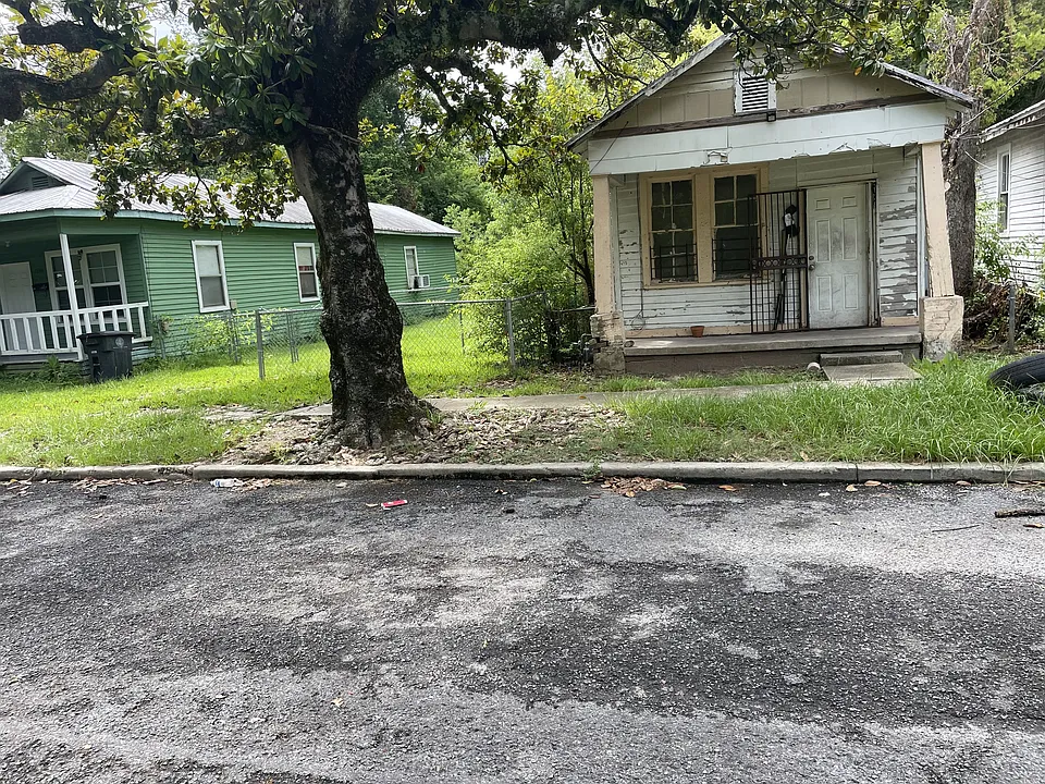 2120 Louisiana Ave