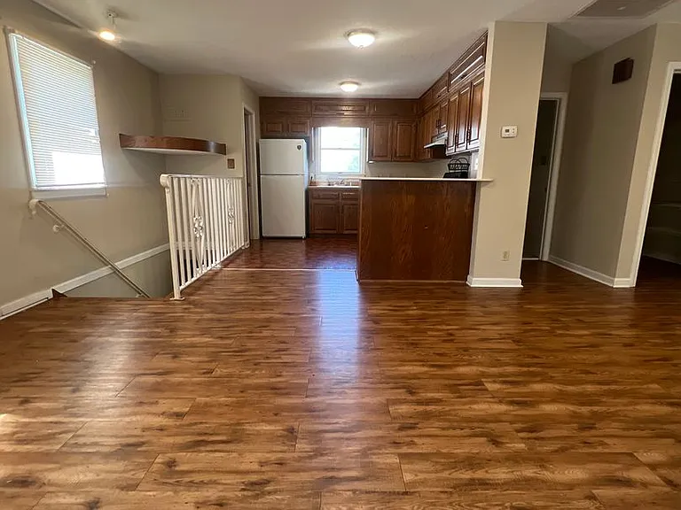 213 E Buford St — Photo 23