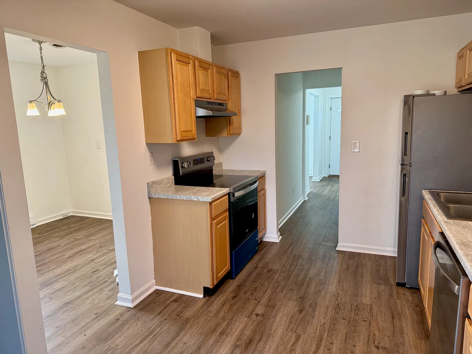 3 bed, 1280 sqft, $2,200 — Photo 3
