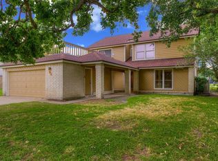 98 La Costa Dr, Montgomery, TX 77356