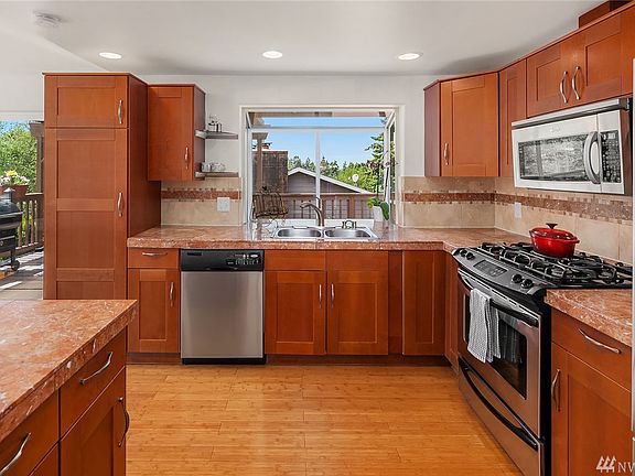 5th image of 16808 NE 106th St