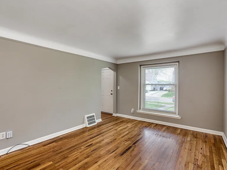 120 N Rembrandt Ave — Photo 7