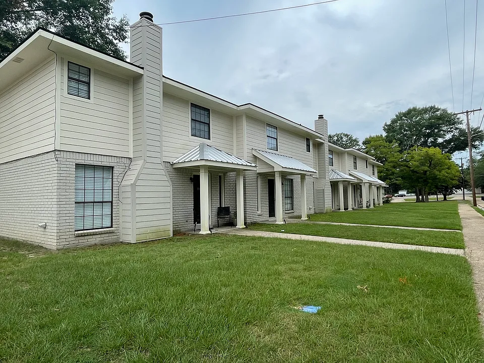 107 W Crockett St #107