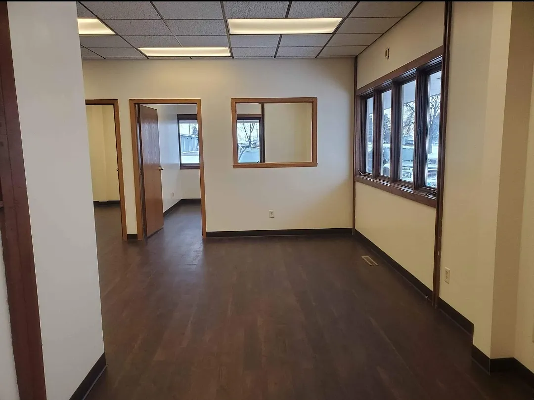 2 bed, 1100 sqft, $1,300 — Photo 3