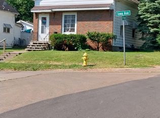 271 20th Pl, Clinton, IA 52732