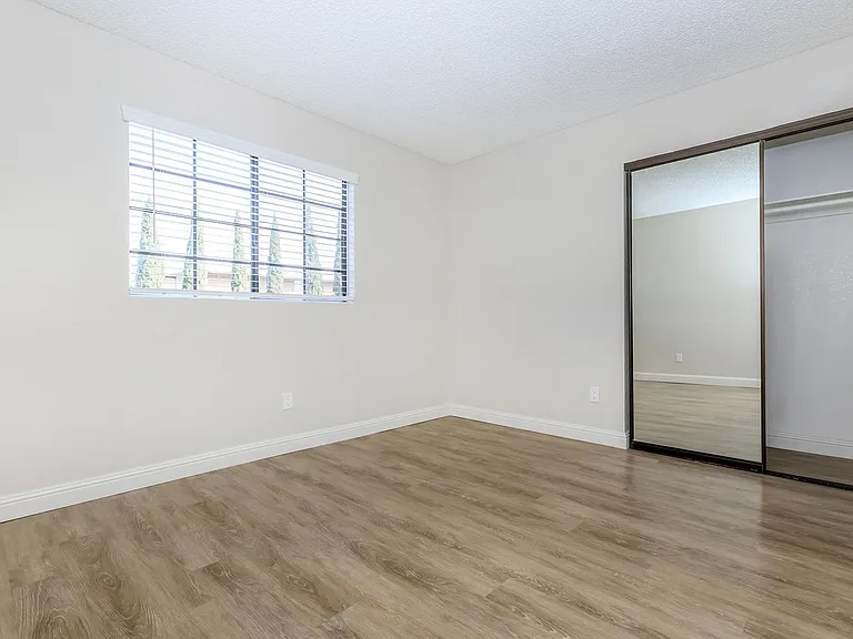 Hollister Creek Apartments — Photo 20