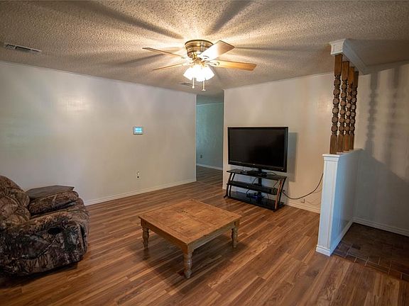 3rd image of 117 Teakwood Dr