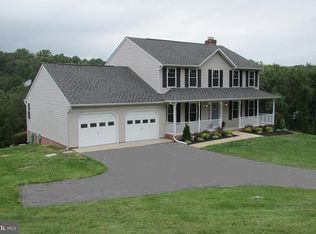 26 Landau Dr, Westminster, MD 21157