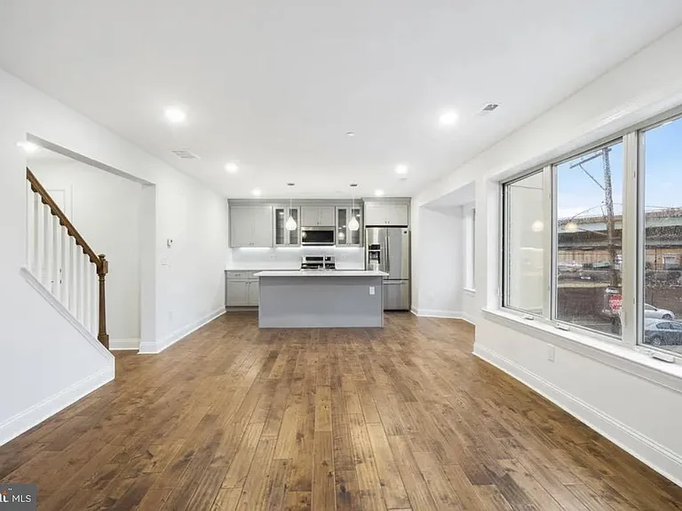 41 W Wildey St #1 — Photo 2