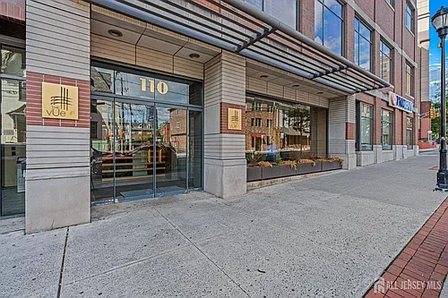 110 Somerset St Photo 1