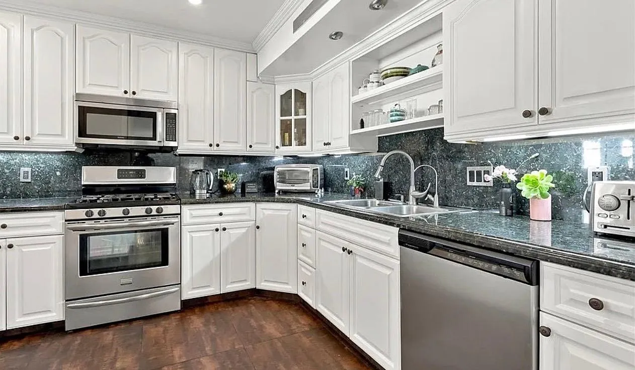 3 bed, 2.5 bath, 1600 sqft, $4,300 — Photo 4