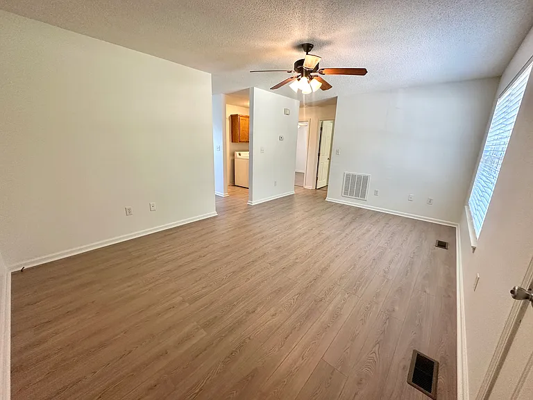 109 England Way — Photo 5