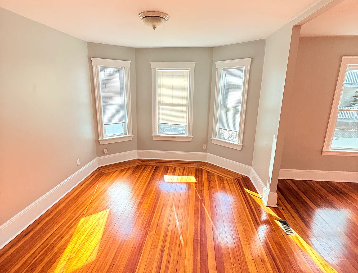15 Waldo Ave — Photo 2
