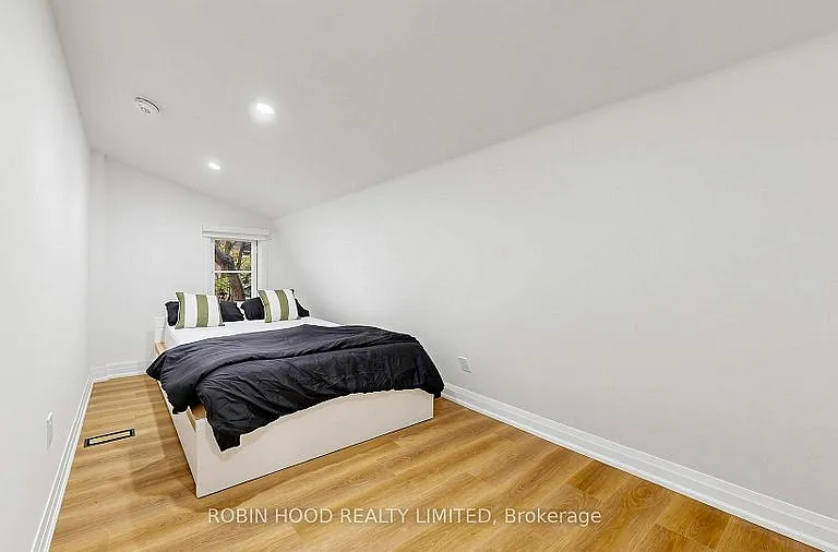 8 Laxton Ave #2 — Photo 15