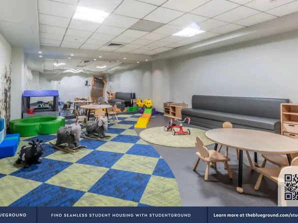 180 Riverside Boulevard image 27 of 31