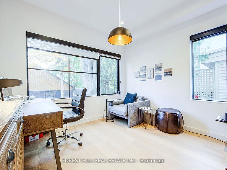 257 Manor Rd E — Photo 16