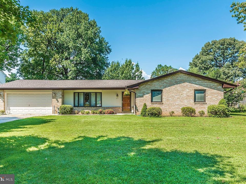 1st image of 211 Phelps Ave