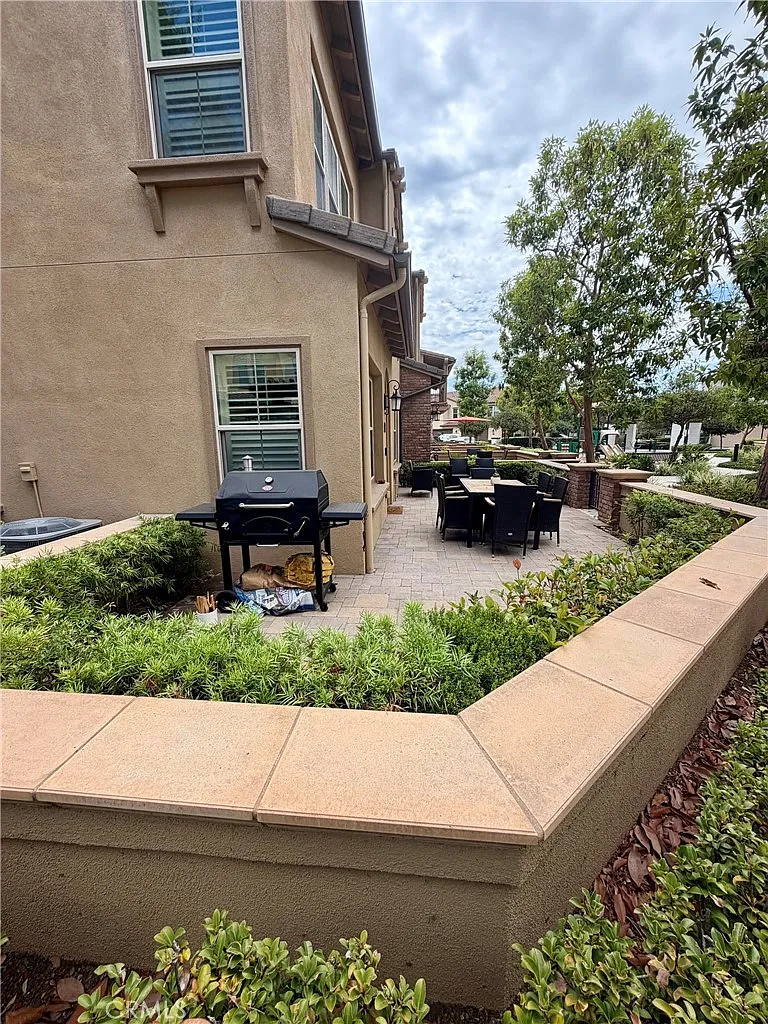 4 bed, 1876 sqft, $4,700 — Photo 3