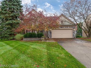 5737 Cherry Ln, West Bloomfield, MI