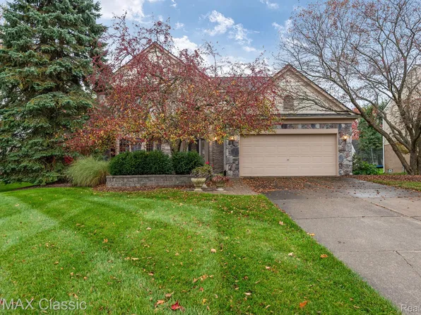 5737 Cherry Ln, West Bloomfield, MI 48324