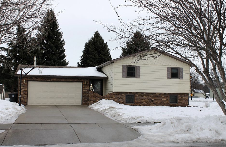 1st image of 415 Plain Hills Dr
