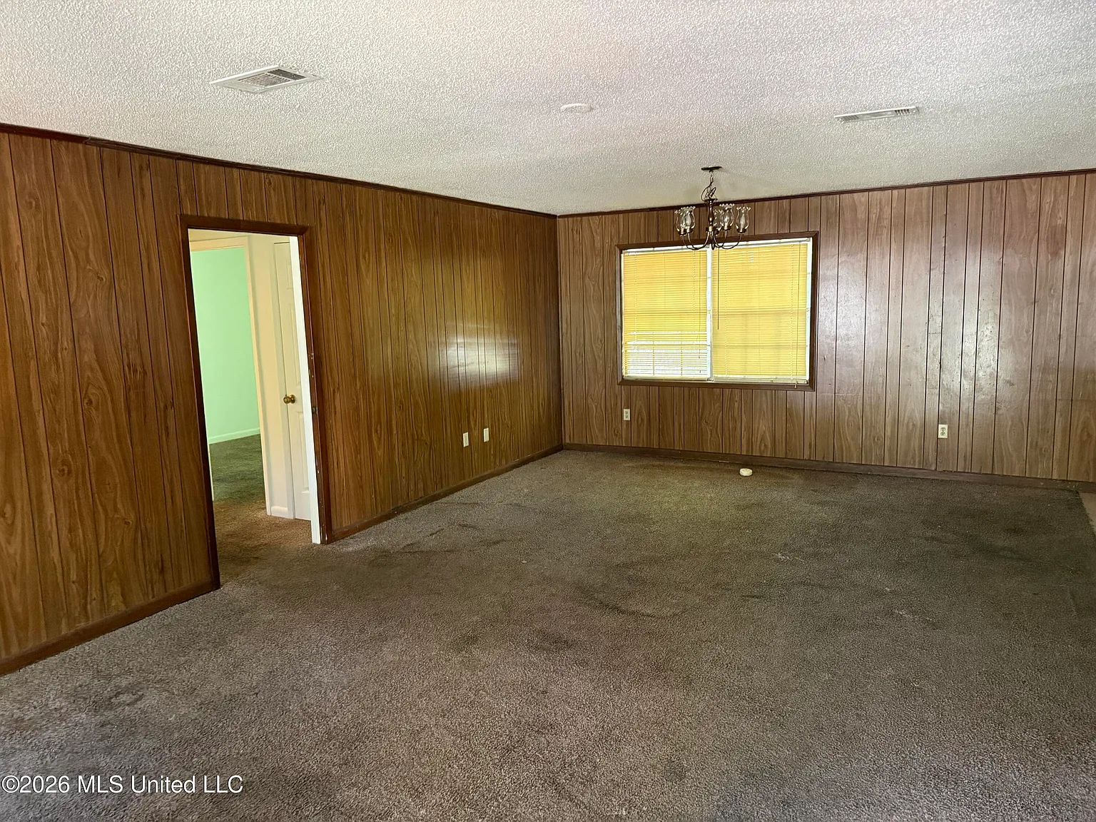 4 bed, 2.0 bath, 1254 sqft, $1,650 — Photo 2