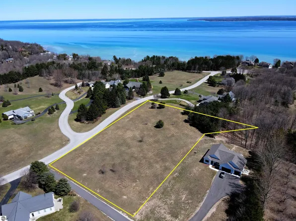 E Spinnaker Ln, Suttons Bay, MI 49682