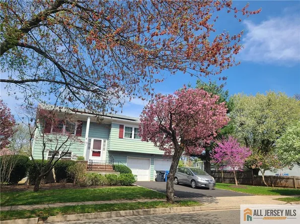 8 Windy Hill Rd, Metuchen, NJ 08840