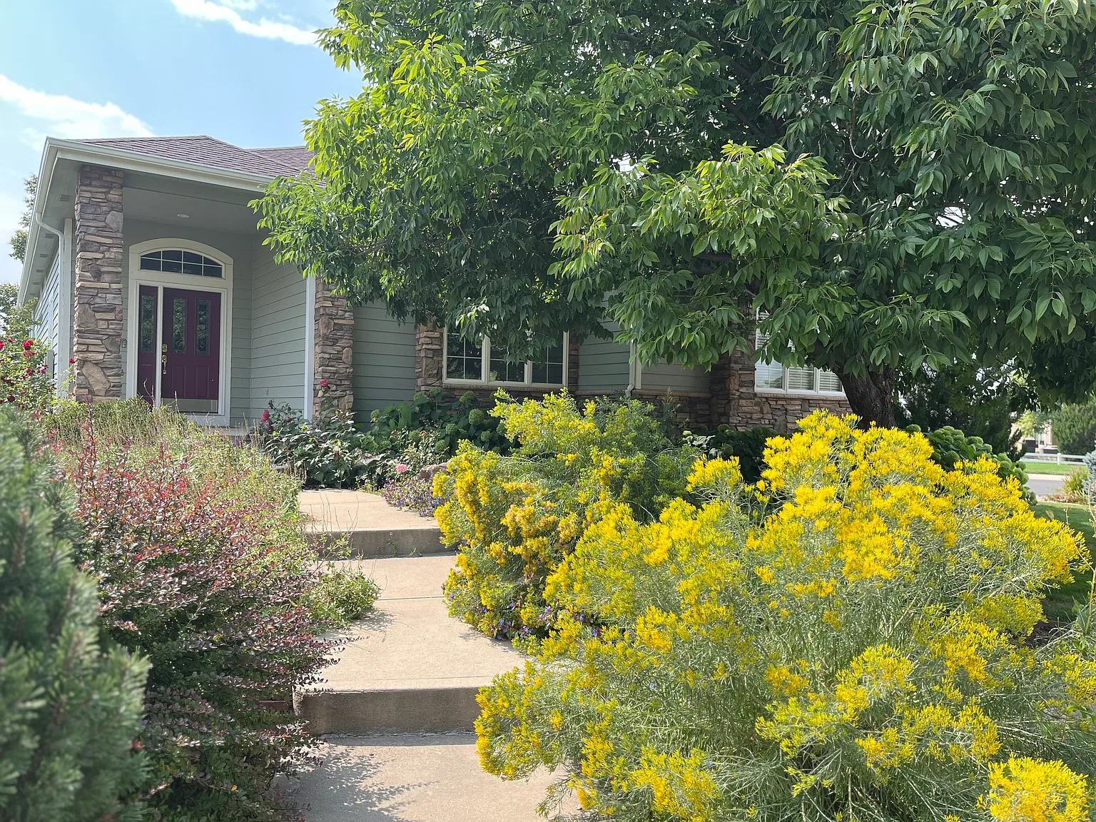 3 bed, 3728 sqft, $2,950 — Photo 1