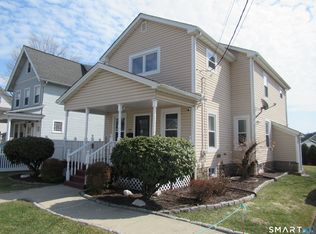 35 Querida St, Bridgeport, CT 06604