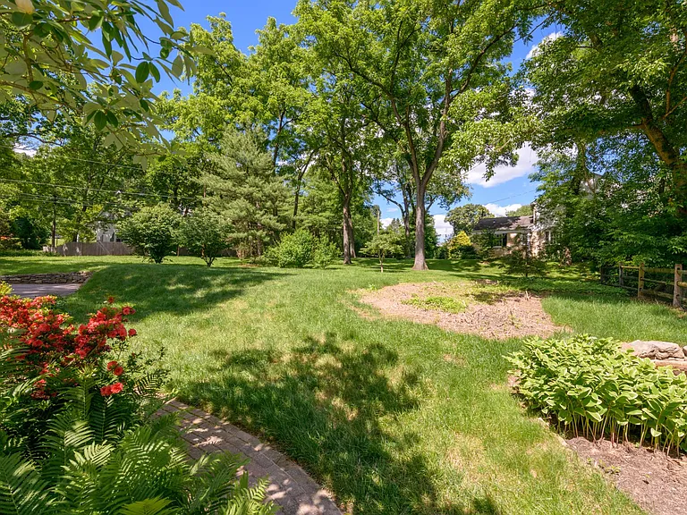 100 Pine Tree Rd — Photo 25