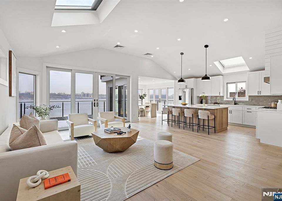 1st image of 27 Shore Rd